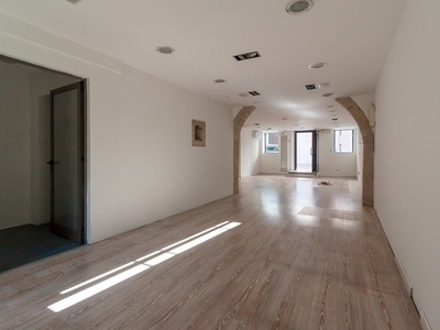 Immobile commerciale in Affitto a Pordenone, zona Centro storico, 1'600€, 59 m²