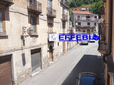 Quadrilocale in Via Roma, Spezzano della Sila, 1 bagno, arredato