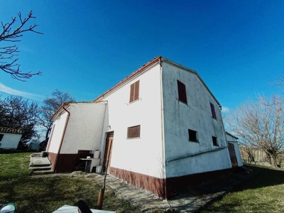 Rustico a Poggio San Marcello, 180 m² in vendita