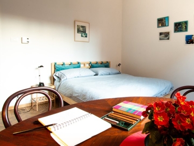 Stanza in affitto in appartamento con 3 camere da letto a Bologna