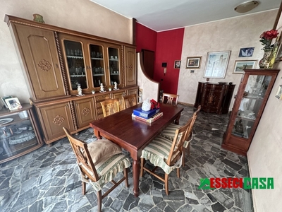 Trilocale in Via Dante, Casirate d'Adda, 1 bagno, 96 m², 1° piano