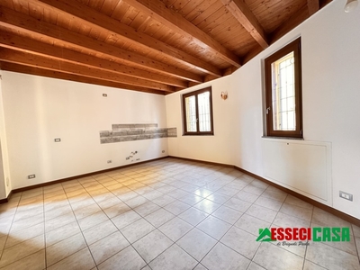 Trilocale in Via Papa Giovanni XXIII, Arzago d'Adda, 1 bagno, 65 m²