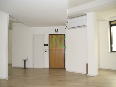 Ufficio in Affitto a Catania, zona Corso delle Province, 1'200€, 100 m²