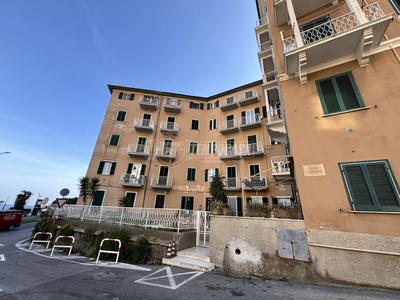 Vendita Appartamento Via Cassisi, Celle Ligure