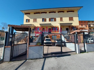 Villa a schiera in Via Gabriele Rossetti, L'Aquila, 4 locali, 4 bagni