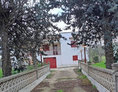 Villa con giardino in chianchizzo, Ostuni