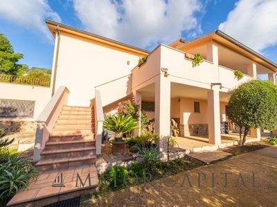 Villa con terrazzo a Olbia