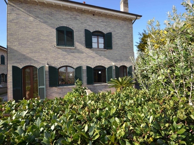 Villa in Via Dante in zona Rosignano Solvay a Rosignano Marittimo