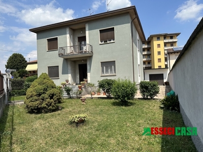 Villa in Via T.Adami, Arzago d'Adda, 7 locali, 3 bagni, 250 m²