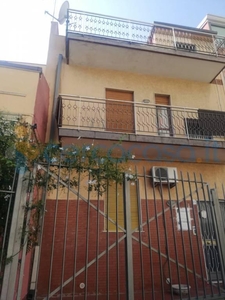 Appartamento Trilocale in vendita in Via Calatabiano 43, Catania