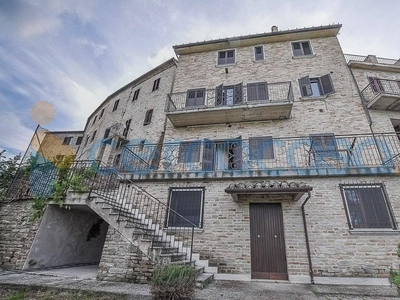 Casa semi indipendente in ottime condizioni, in vendita in Via Episcopio, Montalto Delle Marche