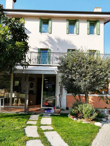 Villa bifamiliare di 276 mq a Treviso