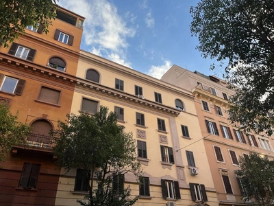 Appartamento di lusso di 100 m² in vendita Via Francesco Caracciolo, Roma, Lazio