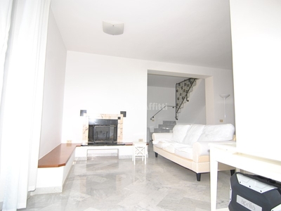 Appartamento in Affitto a Livorno, zona Antignano - Banditella - Ardenza, 1'800€, 135 m², arredato