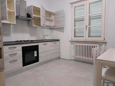 Appartamento in Affitto a Massa, zona Ronchi, 4'000€, 95 m², arredato