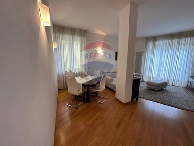 Appartamento in Affitto a Parma, zona Centro storico, 1'600€, 130 m²