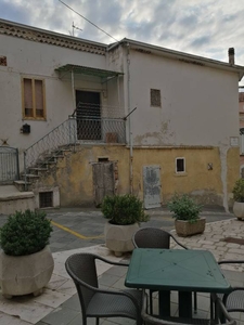 Appartamento in in vendita da privato a Barile piazza Filippo Montesi, 6