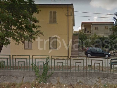 Appartamento in in vendita da privato a Satriano piazza Biasca, 2