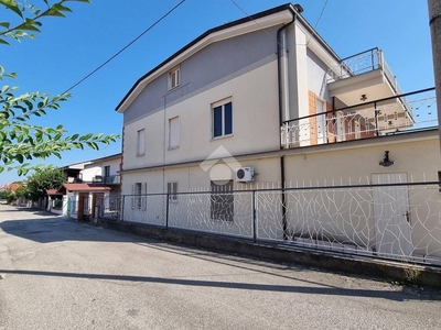 Appartamento in vendita a Castellalto via g. Carducci