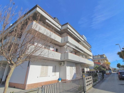 Appartamento in vendita a Giulianova via Capri, 21