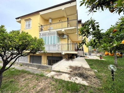 Appartamento in vendita a Isca sullo Ionio via Grande, 3