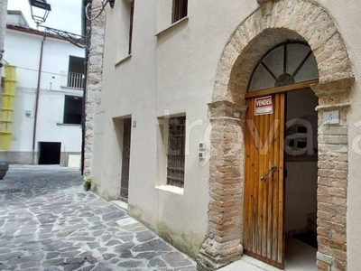 Appartamento in vendita a Isola del Gran Sasso d'Italia via Varani