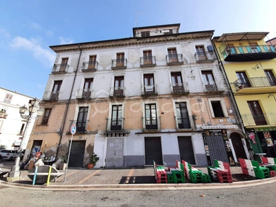 Appartamento in vendita a Lamezia Terme piazza Mercato Vecchio, 7