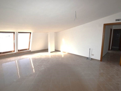 Appartamento in vendita a Lavello via Sandro Pertini 51