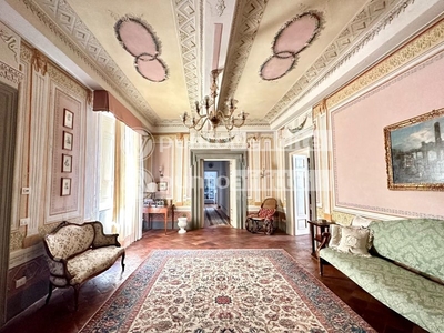 Appartamento in Vendita a Lucca, 1'600'000€, 380 m²