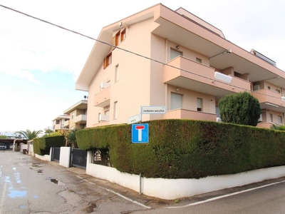 Appartamento in vendita a Pineto via Vomano Vecchio, 47