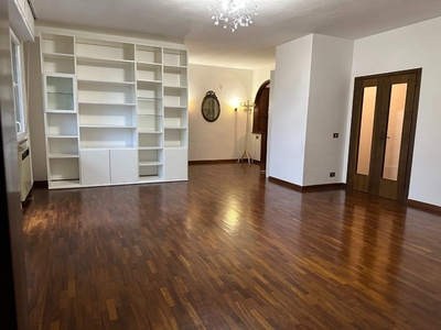 Appartamento in Vendita a Pisa, 339'000€, 130 m²