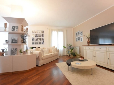 Appartamento in Vendita a Sassari, zona Prunizzedda, 375'000€, 147 m²