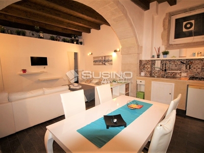 Appartamento in Vendita a Siracusa, zona Ortigia, 300'000€, 150 m², arredato