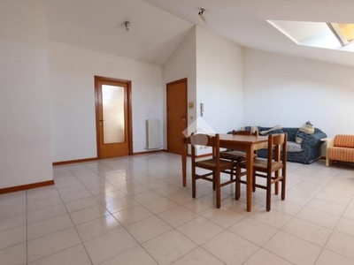 Appartamento in vendita ad Alba Adriatica via Bafile, 37