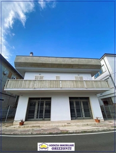 Appartamento in vendita ad Alba Adriatica via Giuseppe Garibaldi