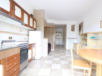 Appartamento in vendita ad Alba Adriatica via Marche, 2