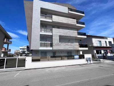 Appartamento in vendita ad Alba Adriatica via Trieste, 78