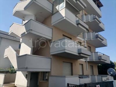Appartamento in vendita ad Alba Adriatica viale Giuseppe Mazzini, 126