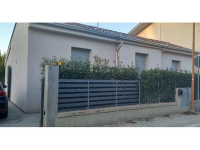 Casa indipendente in vendita a Cesena, Frazione Oltre Savio