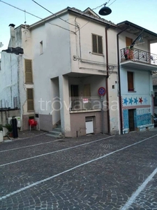 Casa Indipendente in in vendita da privato a Isola del Gran Sasso d'Italia piazza Grande, 12