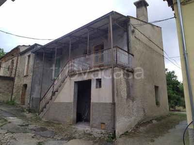 Casa Indipendente in in vendita da privato a Isola del Gran Sasso d'Italia san Pietro