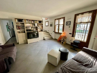 Casa Indipendente in Vendita a Alessandria, zona Orti, 190'000€, 160 m²