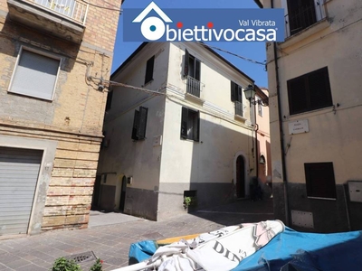 Casa Indipendente in vendita a Bellante corso Gualtieri, 22