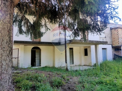 Casa Indipendente in vendita a Castiglione Messer Raimondo contrada cesi, 1