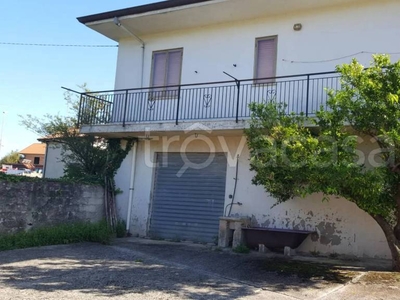 Casa Indipendente in vendita a Chiaravalle Centrale via Santa Lucia