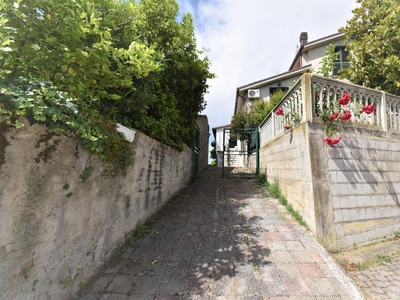 Casa indipendente in vendita a Colli Del Tronto