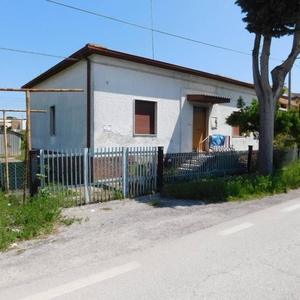 Casa Indipendente in vendita a Giulianova via Galileo Galilei
