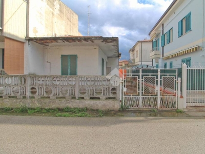 Casa Indipendente in vendita a Giulianova via Ischia, 18