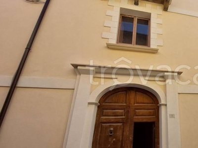 Casa Indipendente in vendita a Isola del Gran Sasso d'Italia via Nicolò