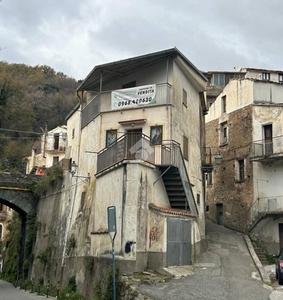 Casa Indipendente in vendita a Lamezia Terme via Serra, 8